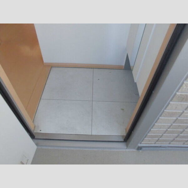 イースト・コート202号室 玄関