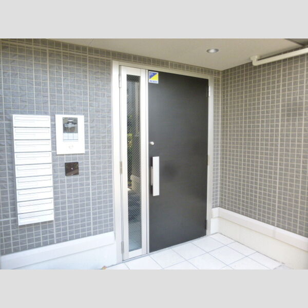 リビングNK原木中山201号室 エントランス