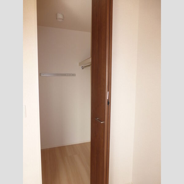 ヴィラグランデⅡ208号室 クローゼット