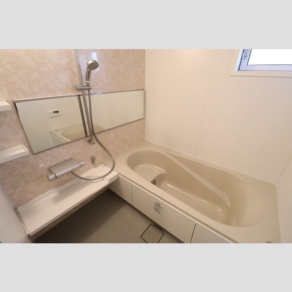 ソウソウ・ソンケン・リュウビ　ソンケン 浴室