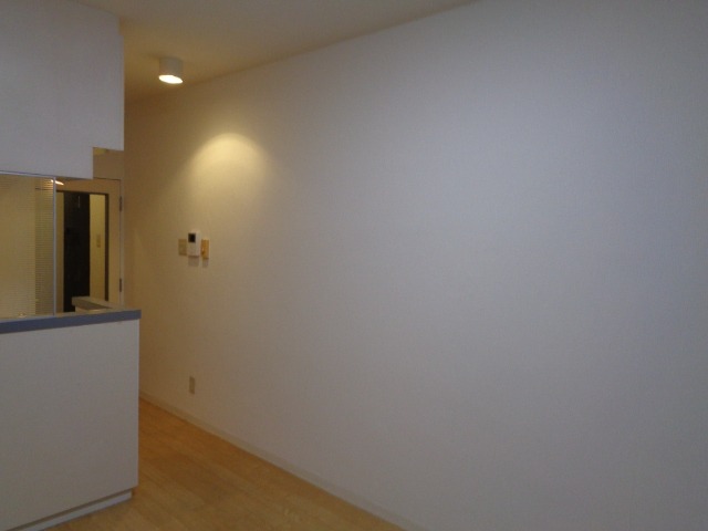 ローズガーデン５番館(A-013) リビング