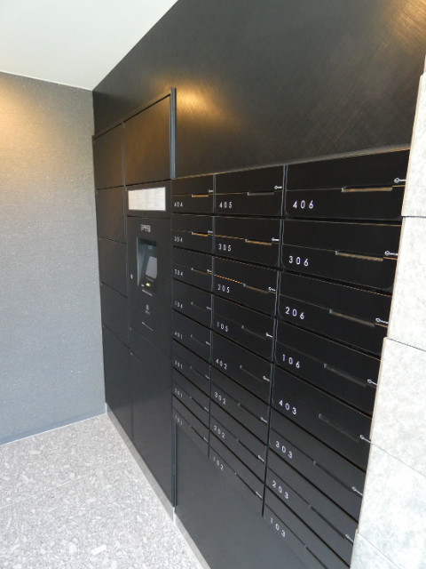 アドライズ舞浜1階 宅配ボックス