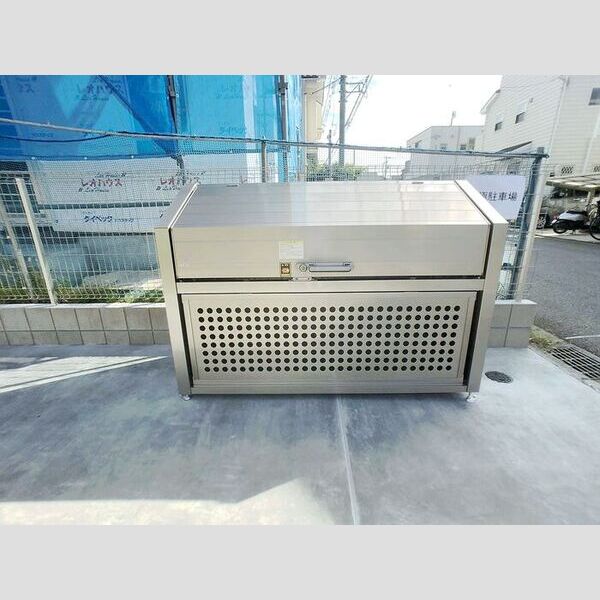 Calore湘南　3階 ゴミストッカー