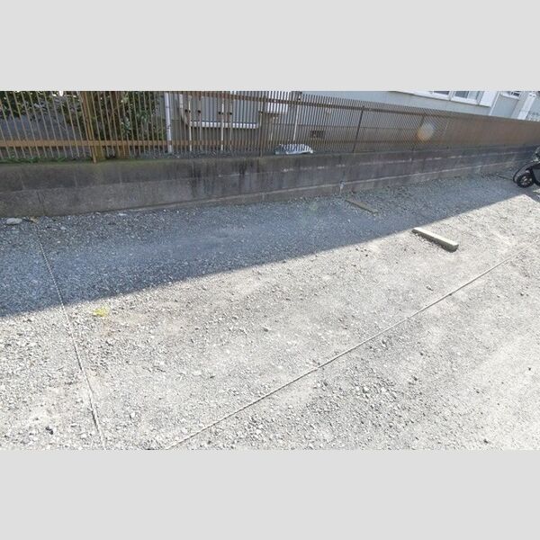 グレープズヒル　F101号室 駐車場