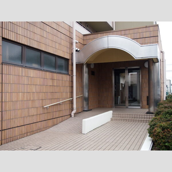 ティーワイパレス204号室 エントランス