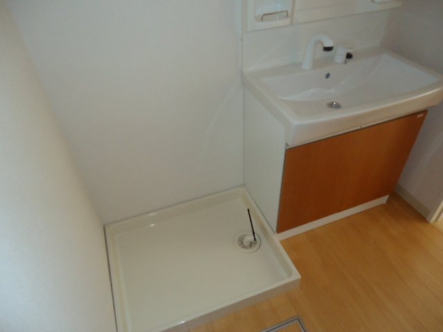 ハッピートモロー102号室 洗濯機置場