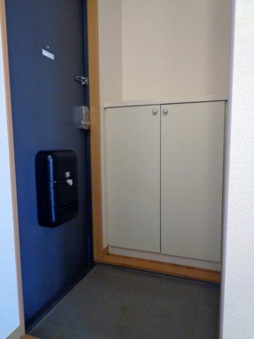 ガーデンハイム1階 玄関