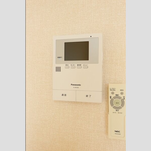 ローズ・ウッド303号室 モニター付きインターホン