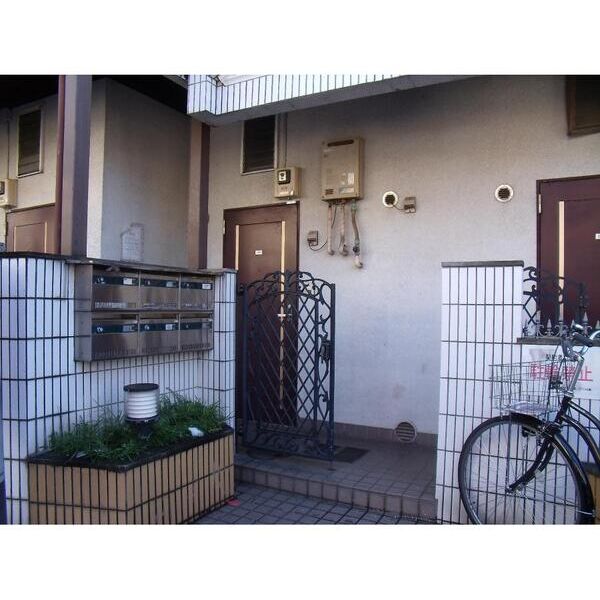 サントノーレ第8東高円寺102号室 エントランス