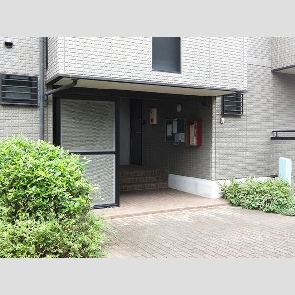 アルファタウン秦野新町　A エントランス