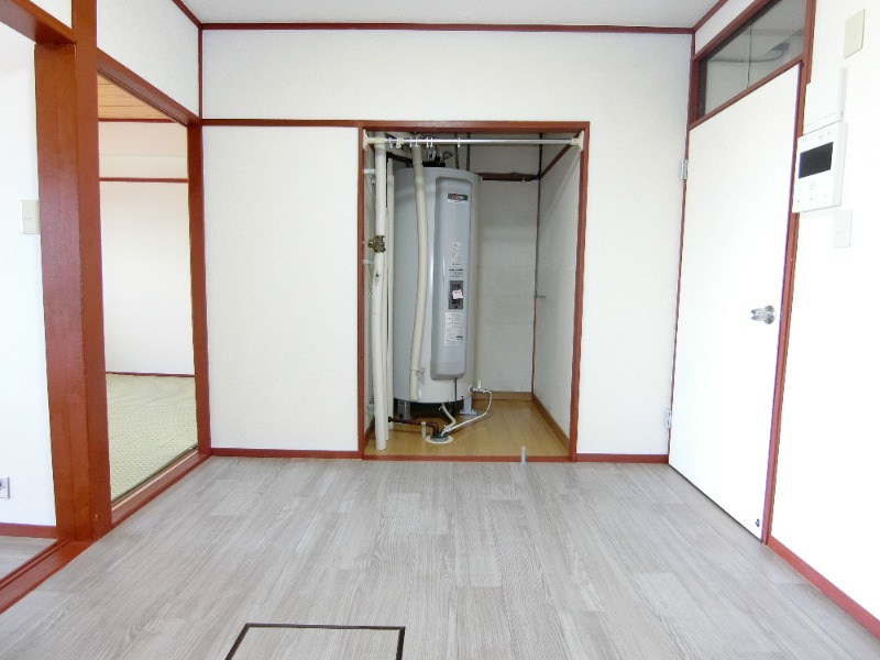 スカイマンションＡ棟9階 温水器の隣のスペース有り