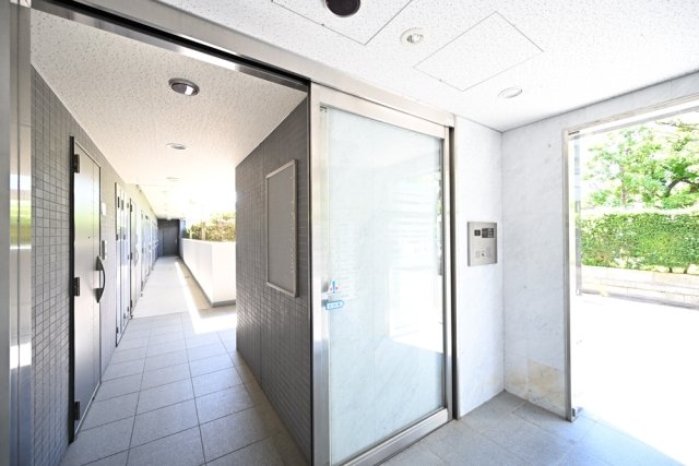 ヴィスタガーデン西荻窪3階 エントランス