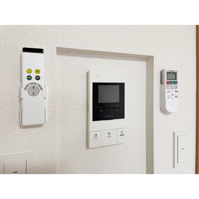 アーバハイツ六町環七北通り0704号室 モニターホン・各種リモコン