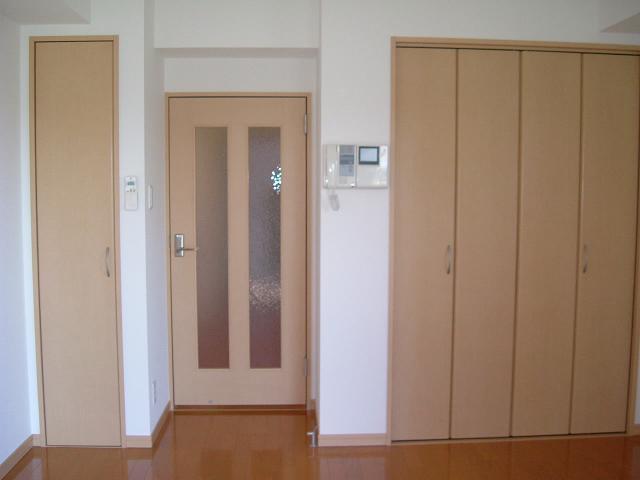 トレセリア横山0502号室 バルコニー側から見た居室です。