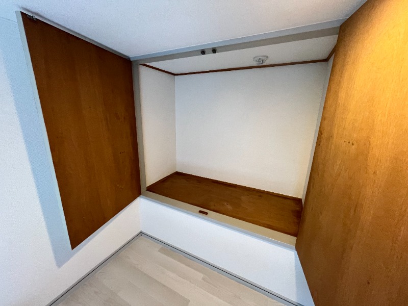 コリーヌ・F ロフト収納