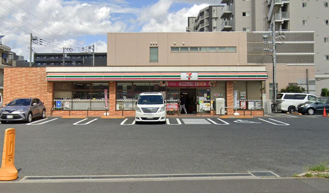 グランクオール六町203号室 【コンビニエンスストア】セブンイレブン 足立六町1丁目店まで238ｍ