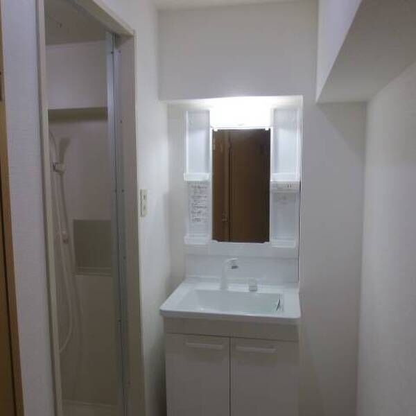 サル・ドュ・セジュール 洗面