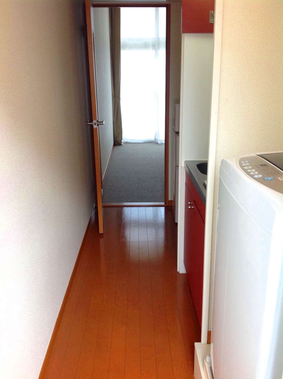 レオパレスリバティー 玄関