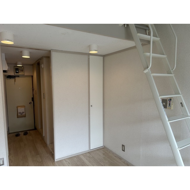 ライトサーム久米川205号室 リビング