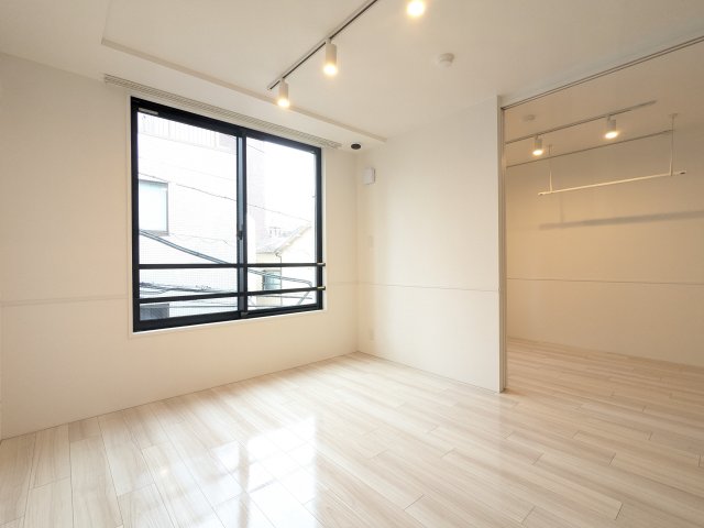 フラッフィー市谷台町0301号室 リビング