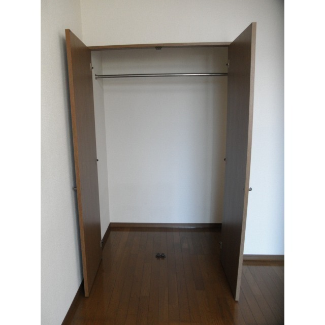 アンプルール ブワ レジェンド 内観