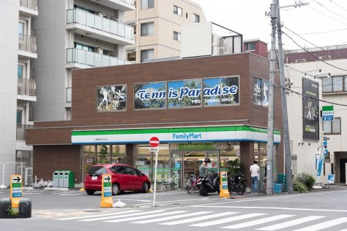 グランドコンシェルジュ錦糸町アジールコート 【コンビニエンスストア】ファミリーマート 墨田亀沢四丁目店まで763ｍ