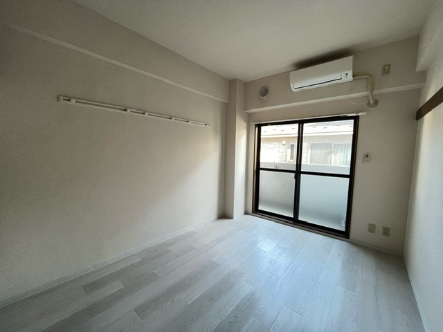 Ｂｉｇ　Ｔｈｒｏｕｇｈ リビング