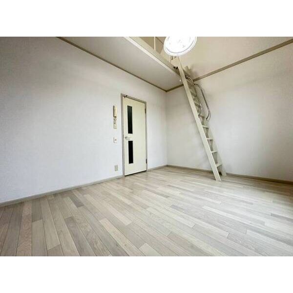 ジュネパレス越谷第01 リビング