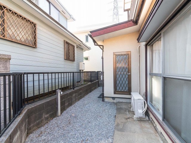 豊平町戸建 勝手口と屋外水栓があり、換気やゴミ出し、ペットの足洗いに便利