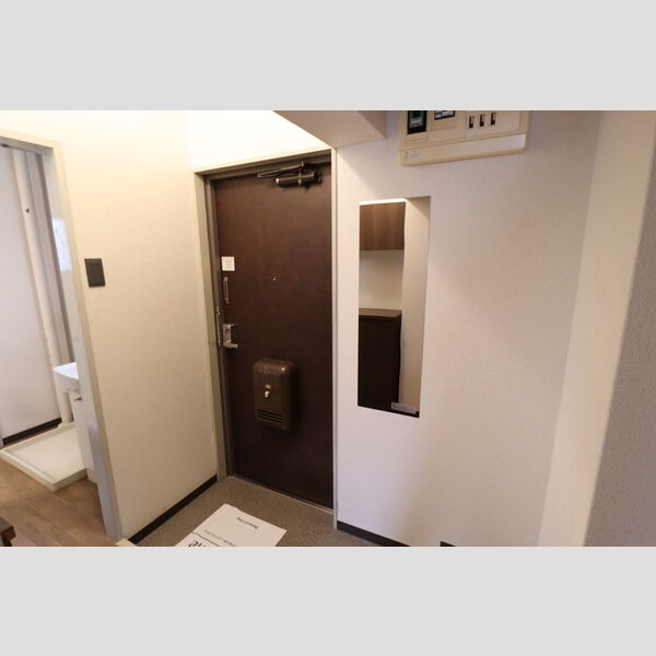 ネオシャルム織戸 玄関