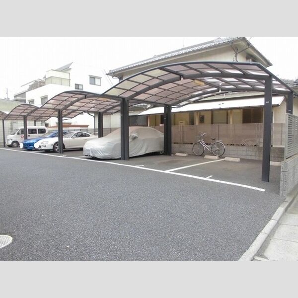 グランドゥール 駐車場