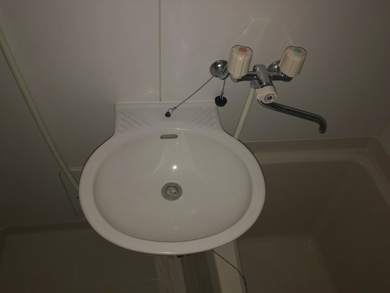 レオパレスアドラーブル305号室 内観