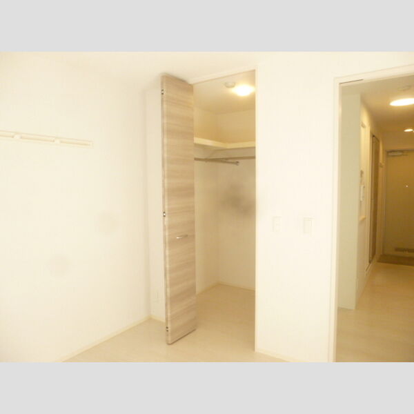 グラディート妙典206号室 ウォークインクローゼット仕様