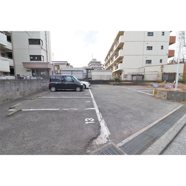 第5秋山エンタービル155号室 駐車場