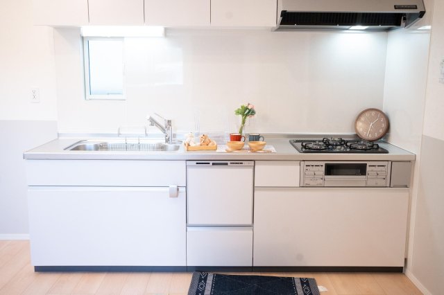 春の風とフィオーレ キッチン