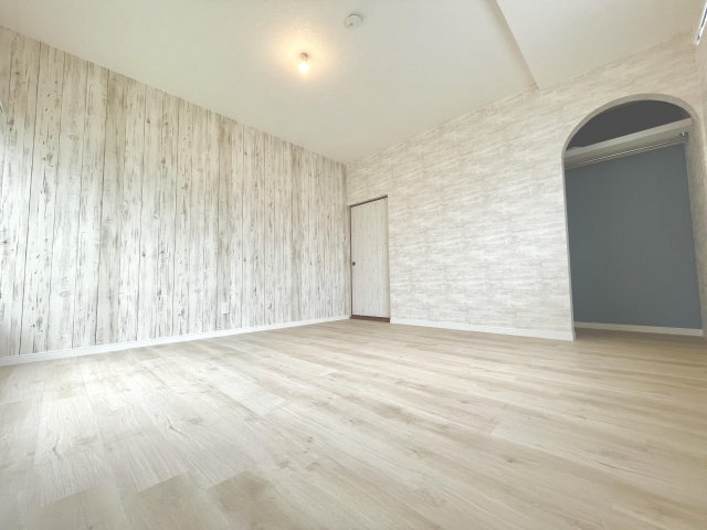 ハワイアンシアター古民家 羽村 2F8畳 洋室に加え1.5畳のウォークインクローゼット有♪