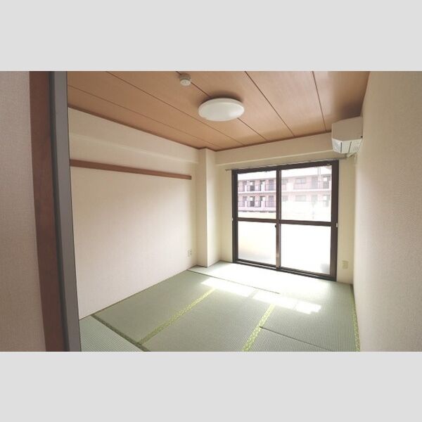 プレジール井山211号室 和室6帖