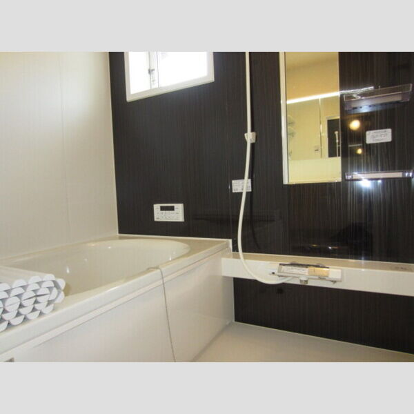 ブルーゲート湘南 ★浴室には換気が出来る窓があります・追い炊き機能付き★