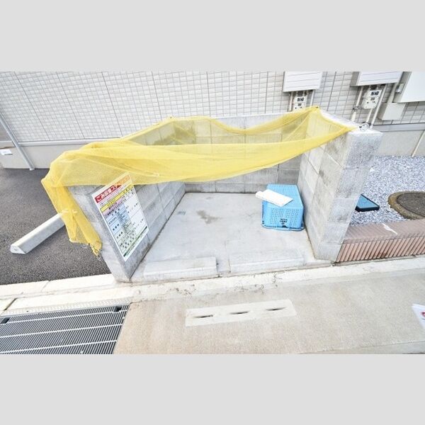 セシリエール ゴミ集積場