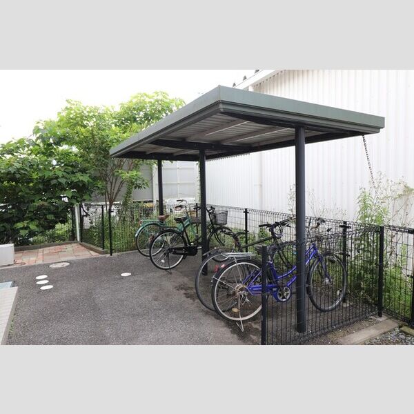 ブリリアントガーデン 駐輪場