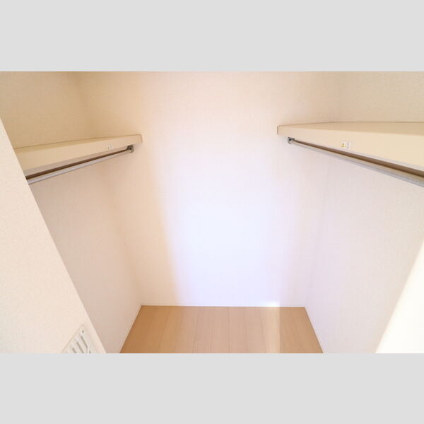 ウィスタリア イースト　A ウォークインクローゼット