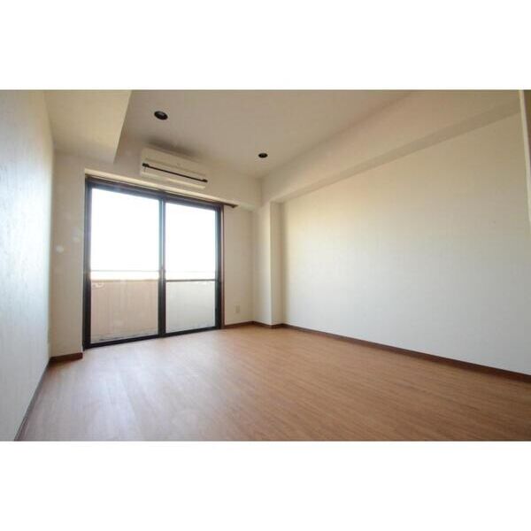 綾東ヴィレッジ弐番館502号室 リビング