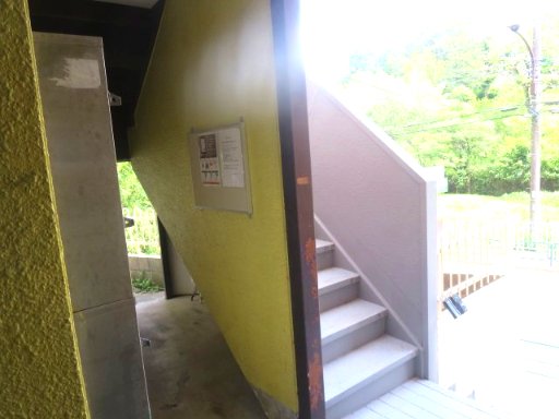 セフィール程久保208号室 エントランス