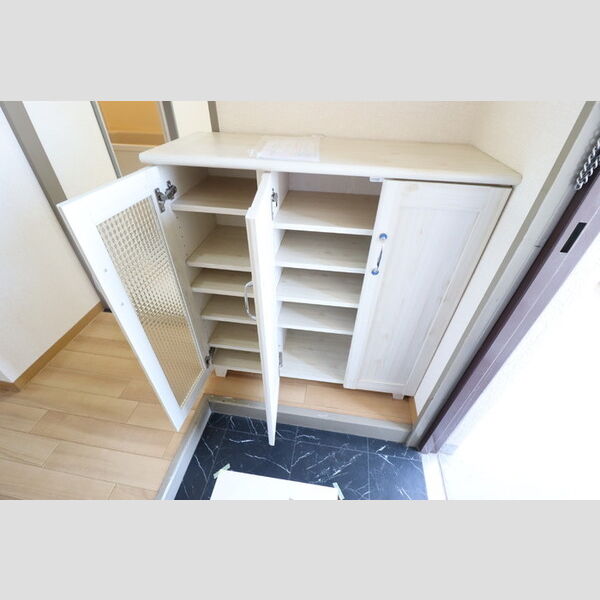 ファーストコーポ幕張本郷0302号室 シューズボックス