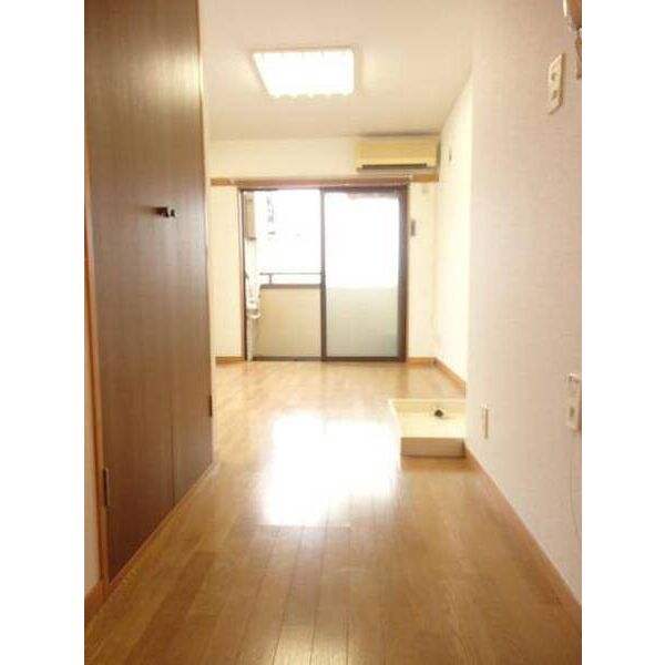 エイティーンハイツ リビング