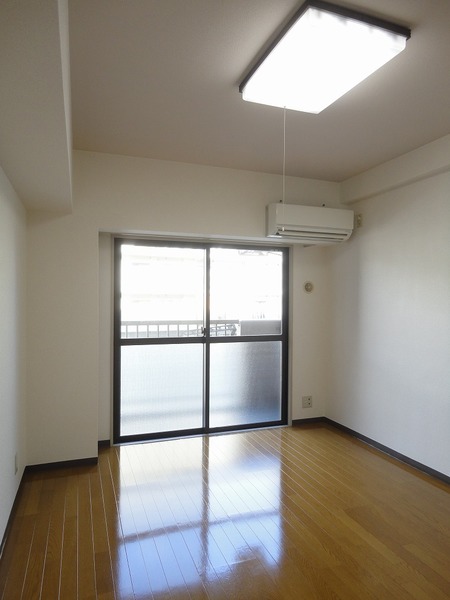 オーシャンハイツ リビング