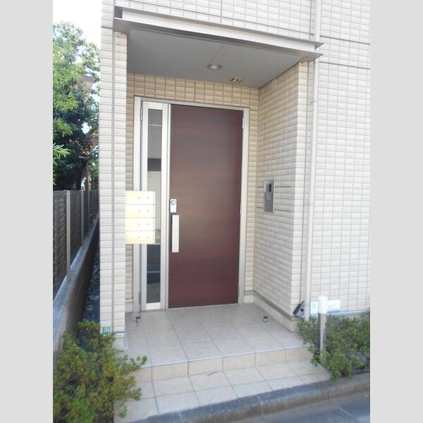 クレール　B エントランスにはオートロック