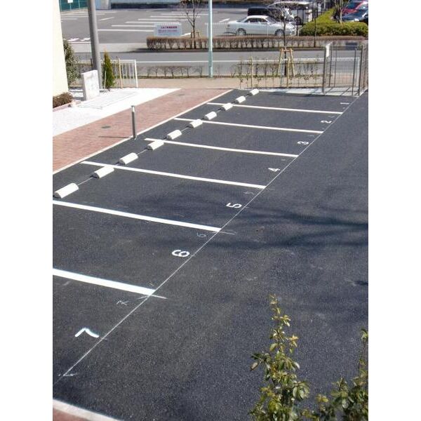 シャルマンノルド101号室 駐車場