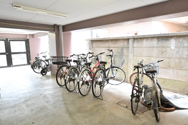 プレール新宿余丁町12階 駐輪場