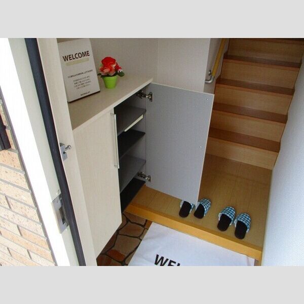 ガーデンコート　C 玄関